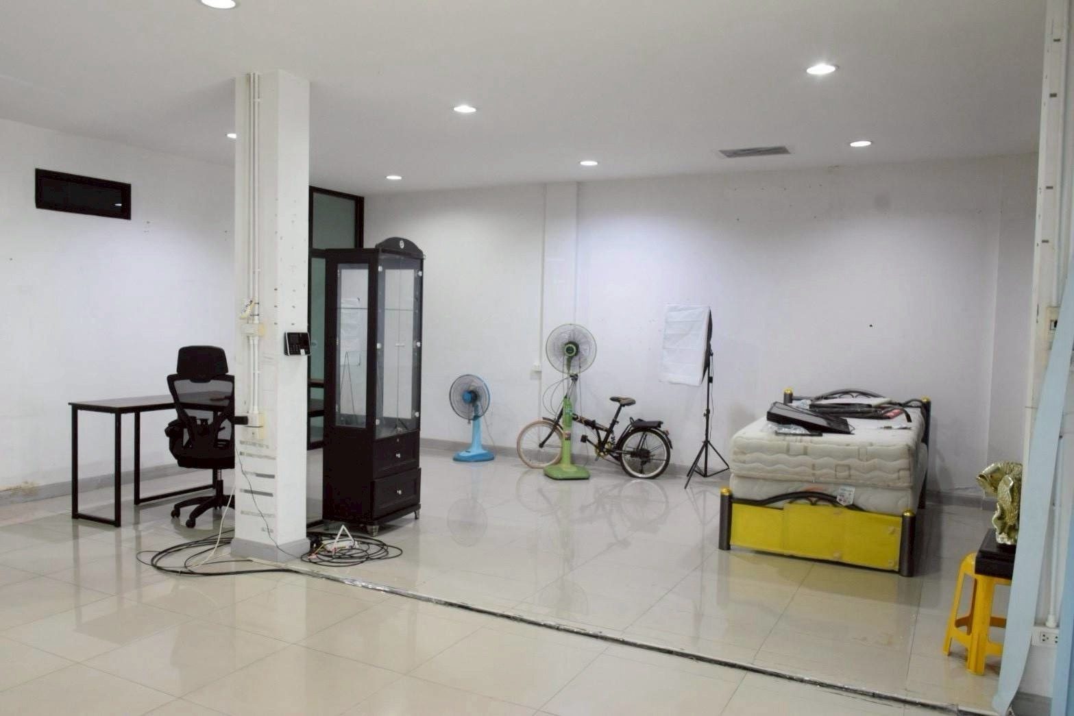 พื้นที่ชั้นล่างโล่งกว้าง — commercial building Chai Sathan, Saraphi Chiang Mai