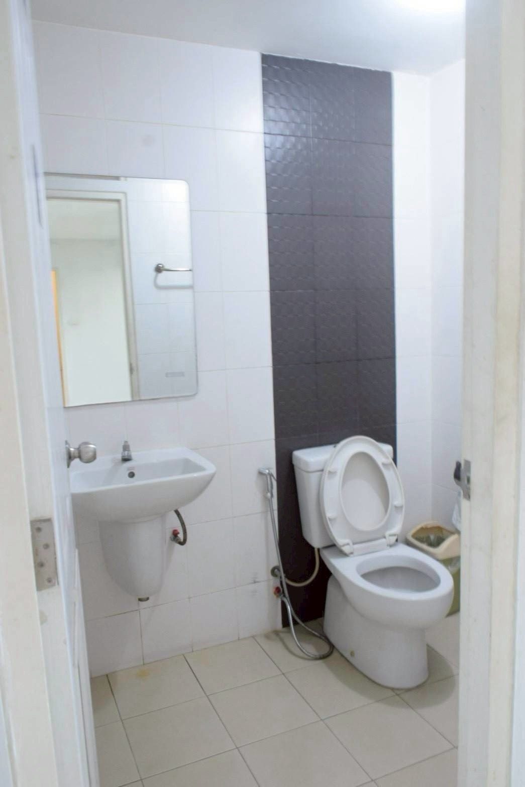 ห้องน้ำ — commercial building Chai Sathan, Saraphi Chiang Mai