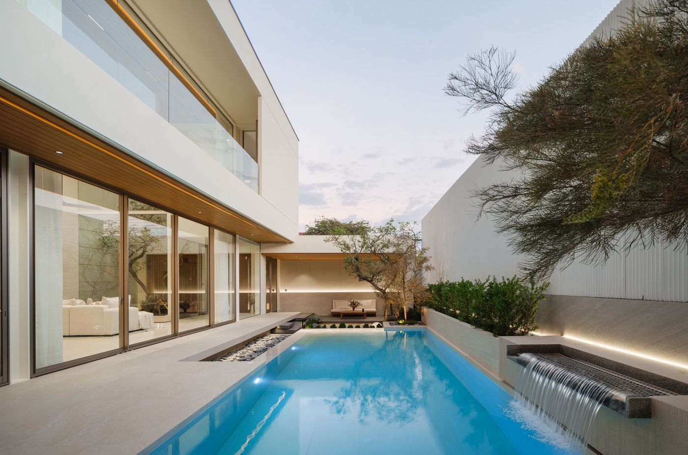 Sudthep Heritage Pool Villa Chiang Mai — Private pool and modern architecture